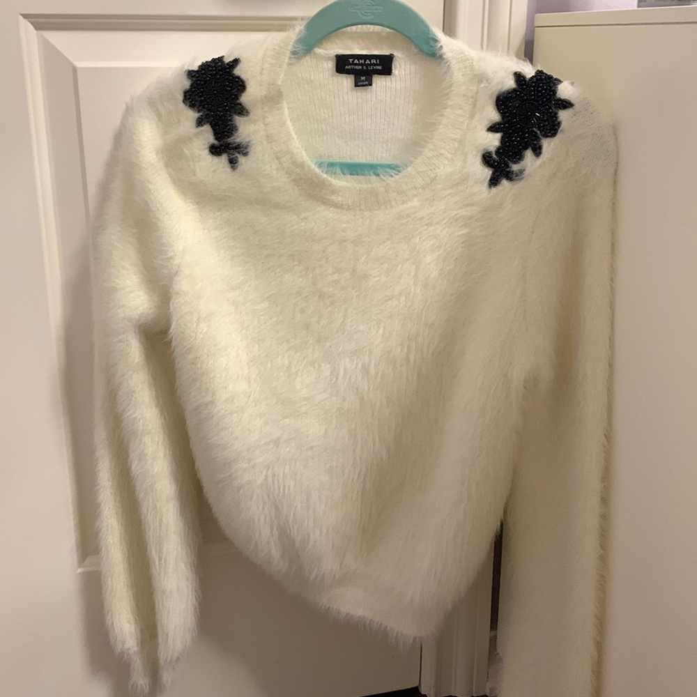 Medium white sweater